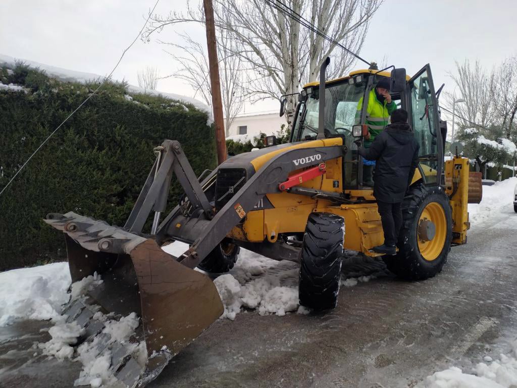 El esfuerzo se centra en abrir las vías principales.