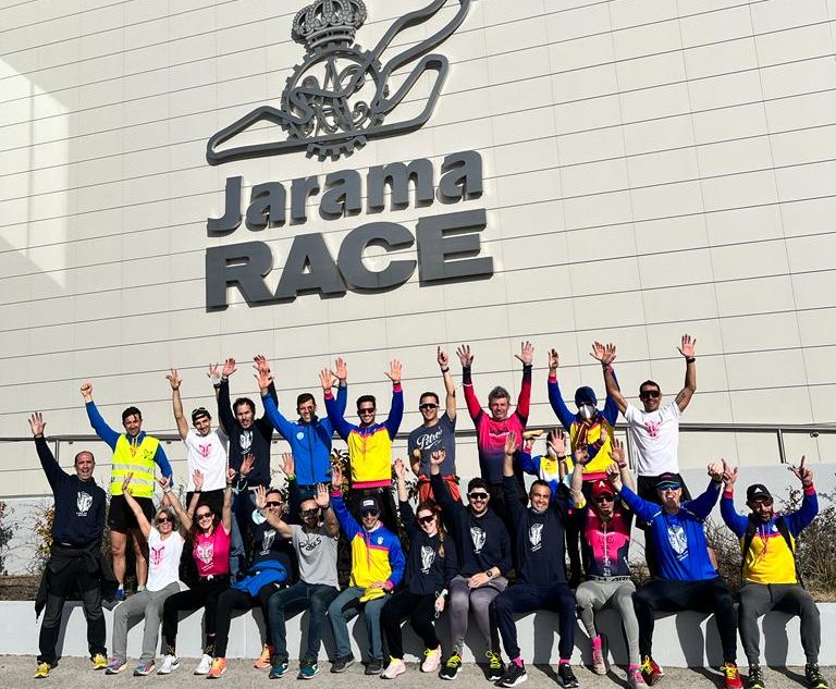 Foto de familia de los participantes.