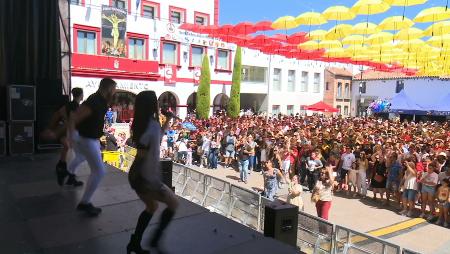 Imagen La Década Prodigiosa hace bailar a todas las edades en San Sebastián de los Reyes