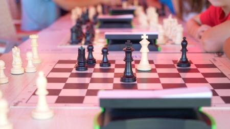 Imagen El XXX Torneo de Ajedrez: 30 años de competición combinando estrategia en el tablero y baños en la piscina