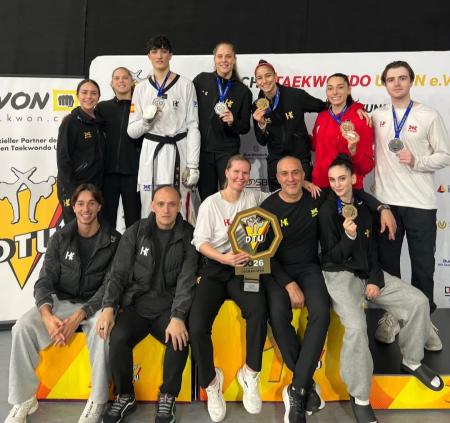 Imagen Aluvión de medallas del Hankuk International School en el Open de...