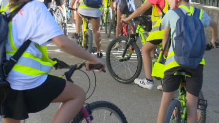 Imagen Bicis, chalecos y educación vial: una bicicletada por la Semana Europea...