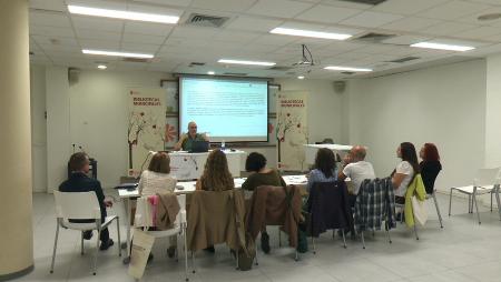 Imagen ¿Una imagen vale más que mil palabras?… Alejandro Céspedes en el Centro de Estudios de la Poesía