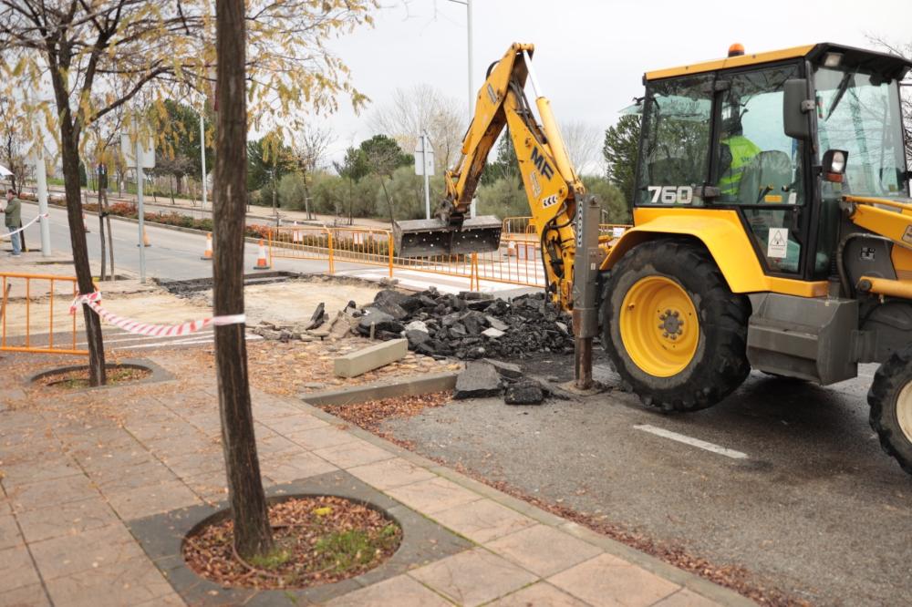 Una de la máquinas que trabajan en el suavizado de los badenes.
