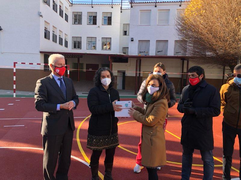 Imagen El Gobierno municipal entrega mascarillas en los colegios para reforzar la protección sanitaria