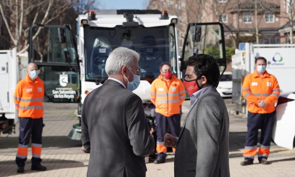 Imagen El Ayuntamiento  activa el contrato de limpieza para el barrio de Moscatelares