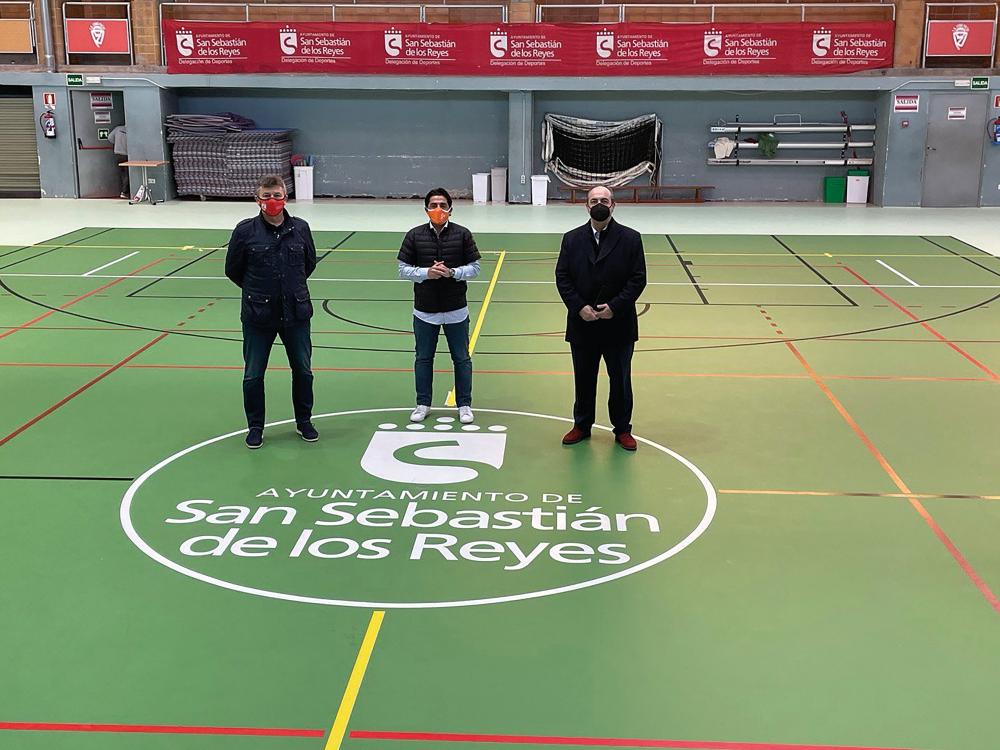 El vicealcalde y los concejales de Deportes y Hacienda visitan las instalaciones deportivas. 