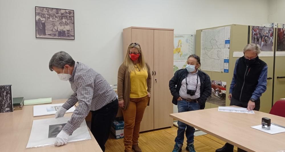 Imagen La Agrupación Fotográfica de Sanse cede al Ayuntamiento parte de su colección de imágenes