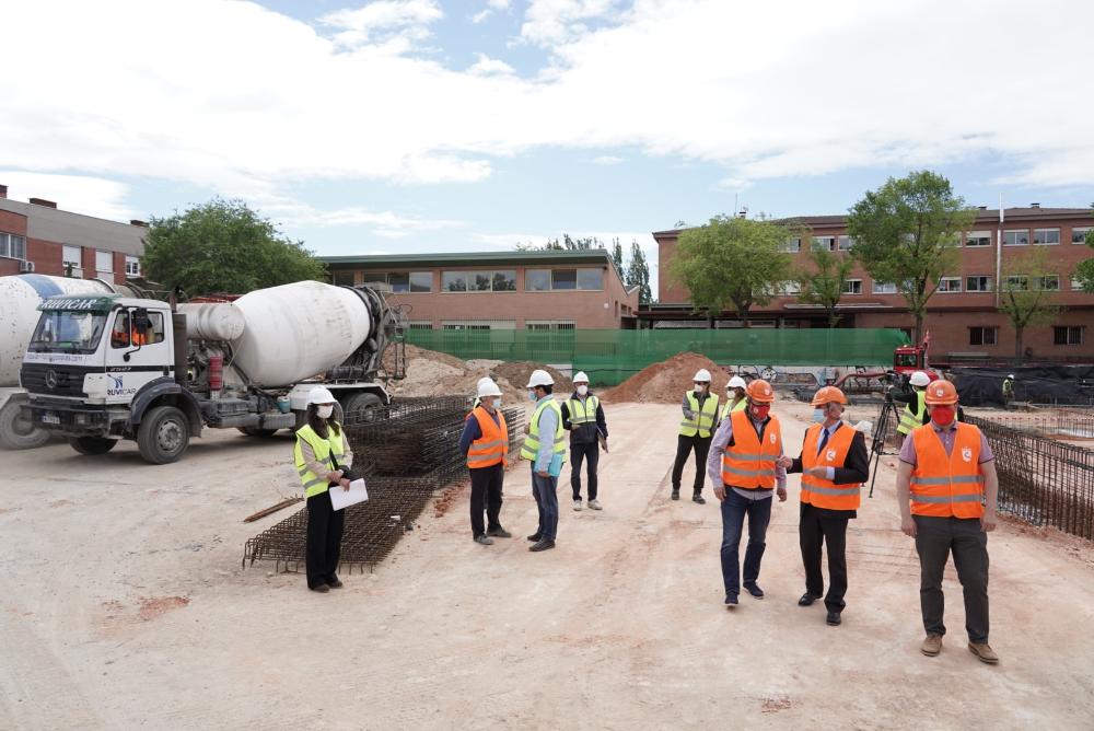 Visita a las obras en el  pabellón y las pistas deportivas del Colegio Buero Vallejo (2)