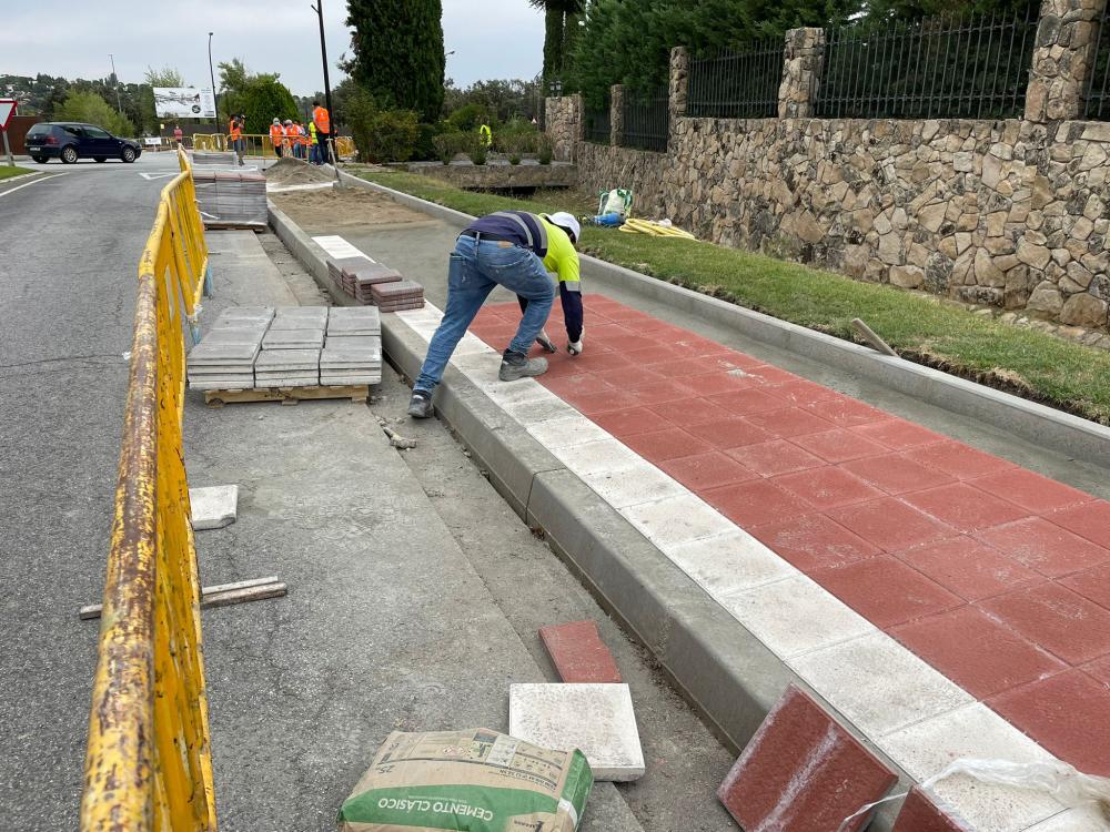 Construcción de las nuevas aceras de Ciudalcampo.