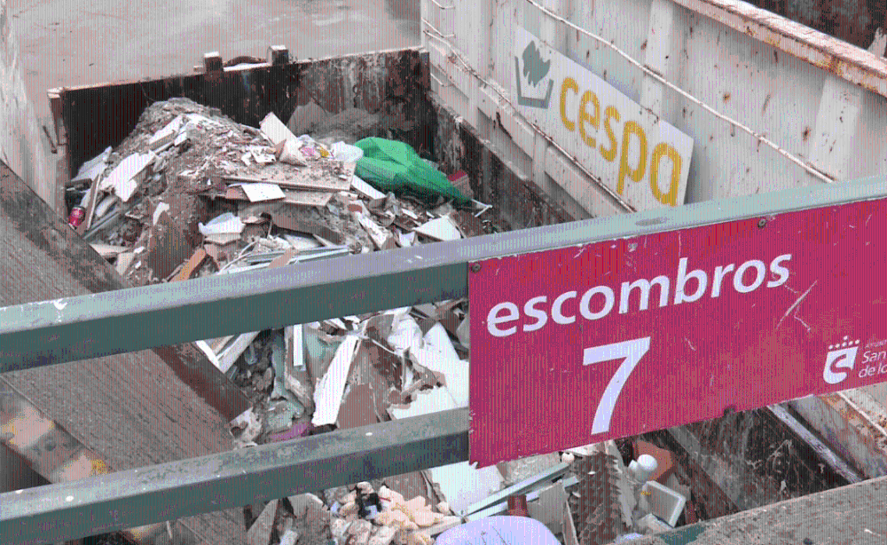 Imagen El Ayuntamiento iniciará una campaña de vigilancia de contenedores y sacos de escombros en vía pública