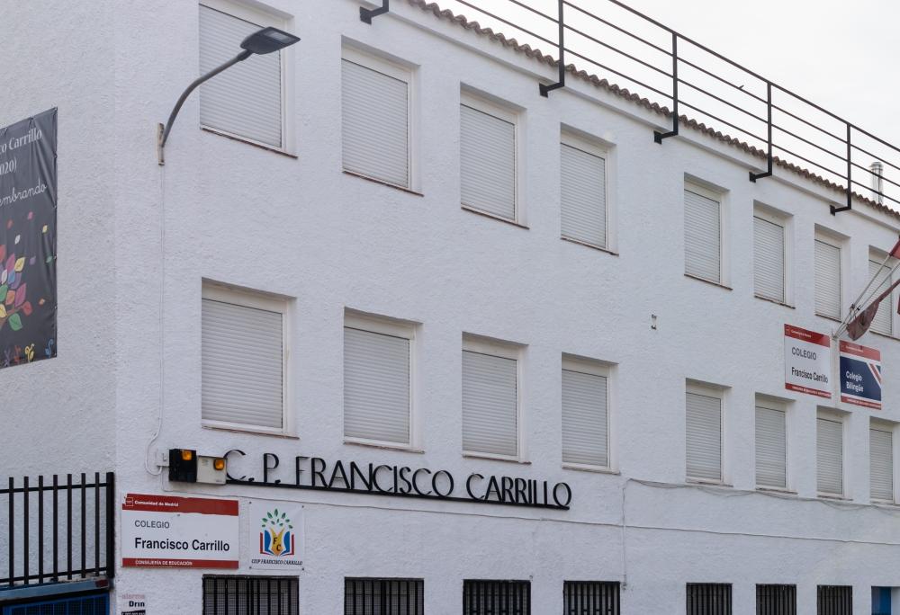 Imagen El Ayuntamiento invierte 100.000 euros en remozar y pintar los muros exteriores y la cerrajería de diez colegios públicos