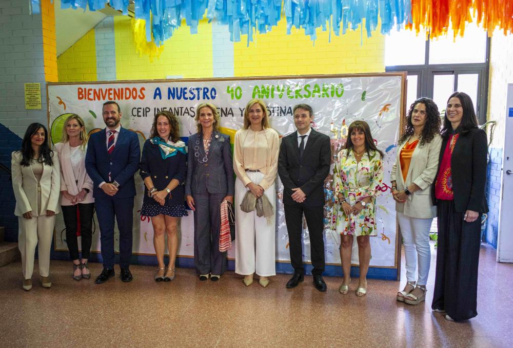 Imagen Las Infantas Dª Cristina y Dª Elena de Borbón y Grecia visitan el colegio público que lleva su nombre por su 40º aniversario