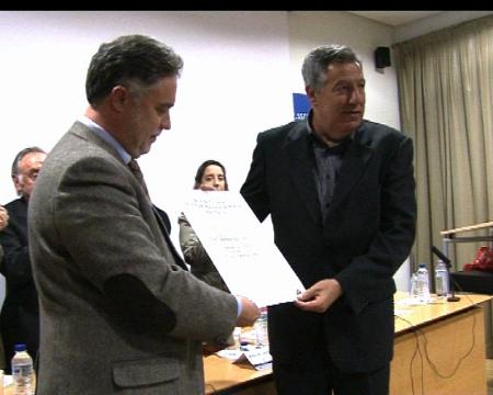 Imagen Francisco Caro recoge el Premio José Hierro