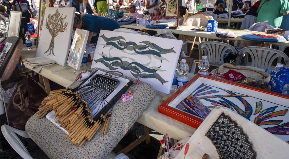 Imagen El talento y la creatividad de las personas mayores llenan de vida el Centro Municipal Gloria Fuertes