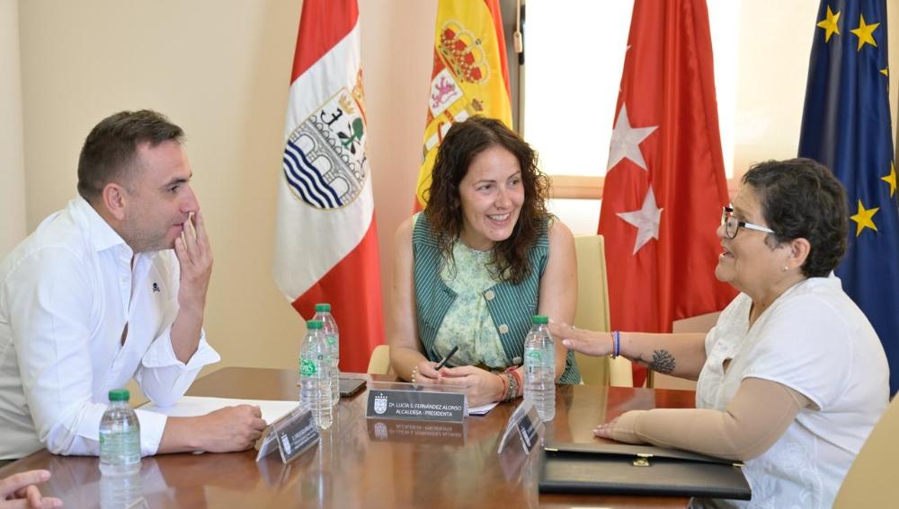 Imagen La alcaldesa, Lucía S. Fernández, recibe a la `Plataforma de Usuarios de Cercanías Hartos´ para mostrarle su apoyo