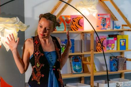 Imagen Día del cuento. Cuenta Cris: El tenderete de los cuentos