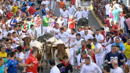 Imagen Dos toros sueltos por detrás y una cornada en el octavo y último encierro de Sanse 2025