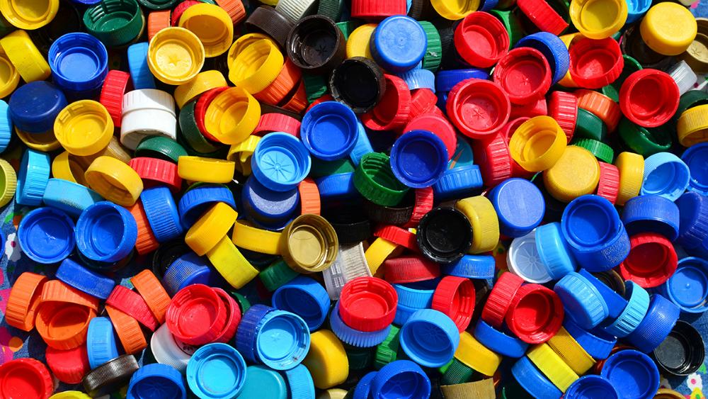 Imagen El Ayuntamiento aprueba un convenio con la Fundación SEUR para impulsar el proyecto ‘Tapones para una nueva vida’