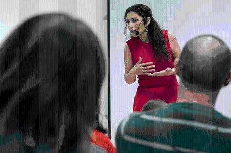 Imagen Charla-taller: Raquel López. El cuento y las emociones. Cómo crear lazos...