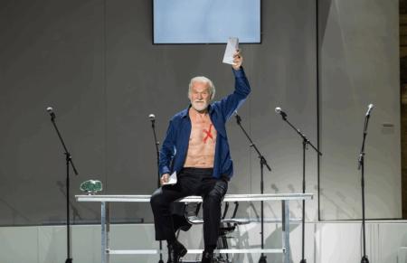 Miradas escénicas. Yo y nosotros: un monólogo de todos