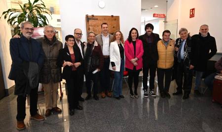 Imagen Amigos, familiares y compañeros de los medios de comunicación acuden al homenaje al maestro del periodismo Pepe Machado