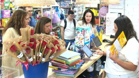 Imagen El Quijote, con rosas, sorteos y descuentos por el Día del Libro en San Sebastián de los Reyes