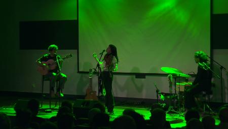Imagen La artista María de la Flor brindó su delicadeza musical en Los Viernes de la Tradición